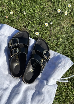 Arizona big buckle High Shine Black Birkenstock 